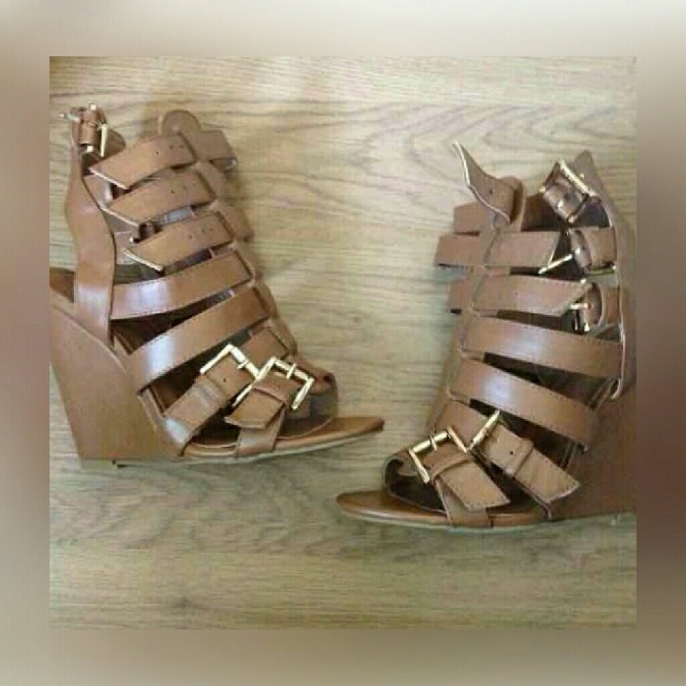 Strappy sandal